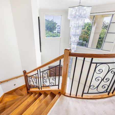 Spacious Comfy 5 Bedroom Home Near Sunnybank ブリスベン エクステリア 写真